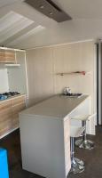 Kuchnia lub aneks kuchenny w obiekcie Camping 5* - Biscarosse Lac - MobilHome 2 chambres - 4 personnes