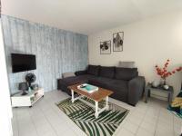 Televízia a/alebo spoločenská miestnosť v ubytovaní SOPRALYNES Très joli 3 pièces mezzanine plage Richelieu Cap d'Agde