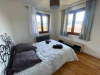 Łóżko lub łóżka w pokoju w obiekcie Logement entier dans maison - Passy - 6 personnes