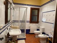 Koupelna v ubytování CASA RURAL ALHAMBRA RUIDERA