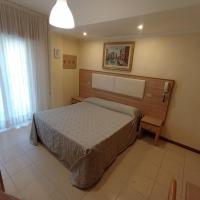 Łóżko lub łóżka w pokoju w obiekcie Hotel Arlecchino