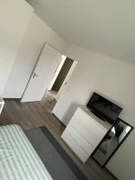 Televízia a/alebo spoločenská miestnosť v ubytovaní Belle maison neuve à 5 mn de la plage