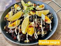 um prato de comida com fatias de limão em Playa Alegre Beach Resort & Restaurant em Tanauan