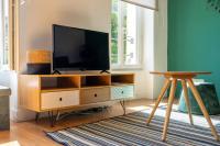 Telewizja i/lub zestaw kina domowego w obiekcie Appartement proche DisneyLand et Paris