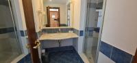 A bathroom at Apartment at domina coral bay aquamarine , resort spa e casino'