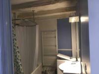 Kúpeľňa v ubytovaní charme et confort au coeur du vieux Tours