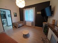 Telewizja i/lub zestaw kina domowego w obiekcie maison 4 à 6 personnes proche village