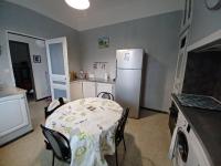 Kuchnia lub aneks kuchenny w obiekcie maison 4 à 6 personnes proche village