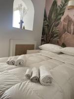 A bed or beds in a room at Ultra stylish modern attic