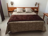 Cama o camas de una habitación en Hostal Alcázar