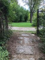 Vonkajšia záhrada v ubytovaní Une chapelle en soie