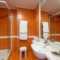 A bathroom at Victoria Terme Hotel