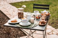 Jedlo v ubytovaní bed & breakfast alebo blízkom okolí
