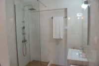 a bathroom with a shower and a sink at Casa Raymo in Kanálion