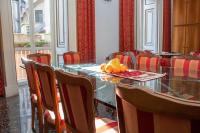 A seating area at Le Stanze Del Vicerè Boutique Hotel