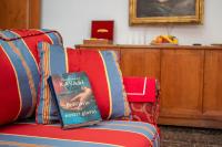 A seating area at Le Stanze Del Vicerè Boutique Hotel