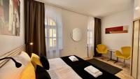 Łóżko lub łóżka w pokoju w obiekcie Hotel77
