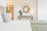 Posteľ alebo postele v izbe v ubytovaní Boutique Beach Villa by Lanzarote Retreats - Private Pool - 1 min walk to Sea Pool