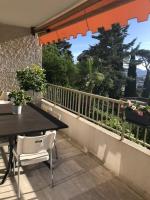 Balkon lub taras w obiekcie Au calme, dans la verdure, vue panoramique sur Cannes