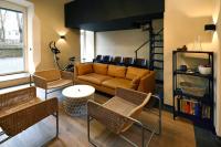 Posezení v ubytování American Loft in the Heart of Prague