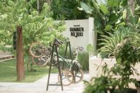 Una bicicleta estacionada en un portabicicletas en un jardín. en LAYANA FARMSTAY, en Banyuwangi