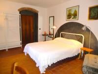 A bed or beds in a room at Ex-mulino Pontevecchio (mill on the river)
