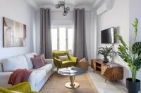 Televízia a/alebo spoločenská miestnosť v ubytovaní Suites Maestranza - Puerta del Arenal by Magno Apartments