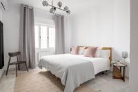 Posteľ alebo postele v izbe v ubytovaní Suites Maestranza - Puerta del Arenal by Magno Apartments