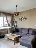 Posedenie v ubytovaní Très bel appartement dans résidence avec piscine à 5min des plages de Villeneuve Loubet.