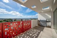 Balkon lub taras w obiekcie Large and bright nest with a clear view of the sea