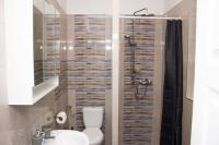 A bathroom at Broadway Apartments B1