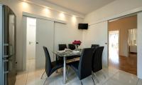 Televízia a/alebo spoločenská miestnosť v ubytovaní Palomar Luxury Apartment Split