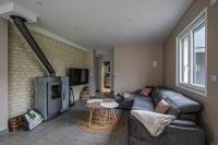 Telewizja i/lub zestaw kina domowego w obiekcie Kokana modern holiday home