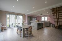 Kuchnia lub aneks kuchenny w obiekcie Kokana modern holiday home