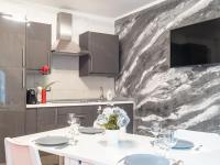 A kitchen or kitchenette at Enjoy Naples