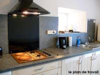 Kuchnia lub aneks kuchenny w obiekcie Maison de charme en campagne à Arlempdes avec jardin