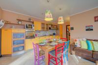 A kitchen or kitchenette at Casa Angiolina Lake And Mountain View - Happy Rentals