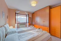 A bed or beds in a room at Casa Angiolina Lake And Mountain View - Happy Rentals