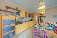 A kitchen or kitchenette at Casa Angiolina Lake And Mountain View - Happy Rentals