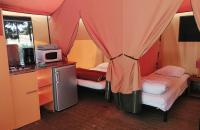 Posteľ alebo postele v izbe v ubytovaní Camping les Portes du Perche