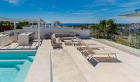 Bazén v ubytování Luxury Golden Mile Villa - 5 Bed & Open Sea View nebo v jeho okolí