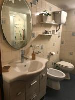 A bathroom at La dolce Frascati Home