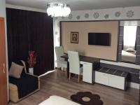 Televízia a/alebo spoločenská miestnosť v ubytovaní Guesthouse Villa Plitvička