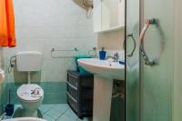 A bathroom at Eracles House near Ortigia Island