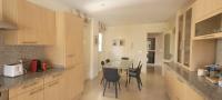 Kuchnia lub aneks kuchenny w obiekcie LUMINOSO APARTAMENTO San Roque Golf Club