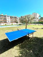 Stolní tenis v ubytování Grup D'Aro Apartment nebo okolí