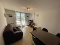 Część wypoczynkowa w obiekcie Villa T3 avec garage, terrasse, piscine et Wifi - 6 couchages à Saint-Cyprien, proche plage et commerces - FR-1-106-89