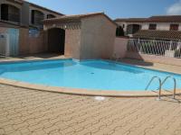 Basen w obiekcie Villa T3 avec garage, terrasse, piscine et Wifi - 6 couchages à Saint-Cyprien, proche plage et commerces - FR-1-106-89 lub w pobliżu