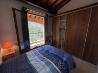 Łóżko lub łóżka w pokoju w obiekcie Villa T3 avec garage, terrasse, piscine et Wifi - 6 couchages à Saint-Cyprien, proche plage et commerces - FR-1-106-89