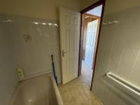 Łazienka w obiekcie Villa T3 avec garage, terrasse, piscine et Wifi - 6 couchages à Saint-Cyprien, proche plage et commerces - FR-1-106-89